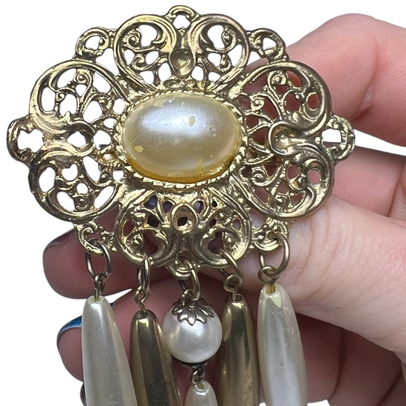 Vintage Gold Toned Faux Pearl Broach - Picture 2 of 5
